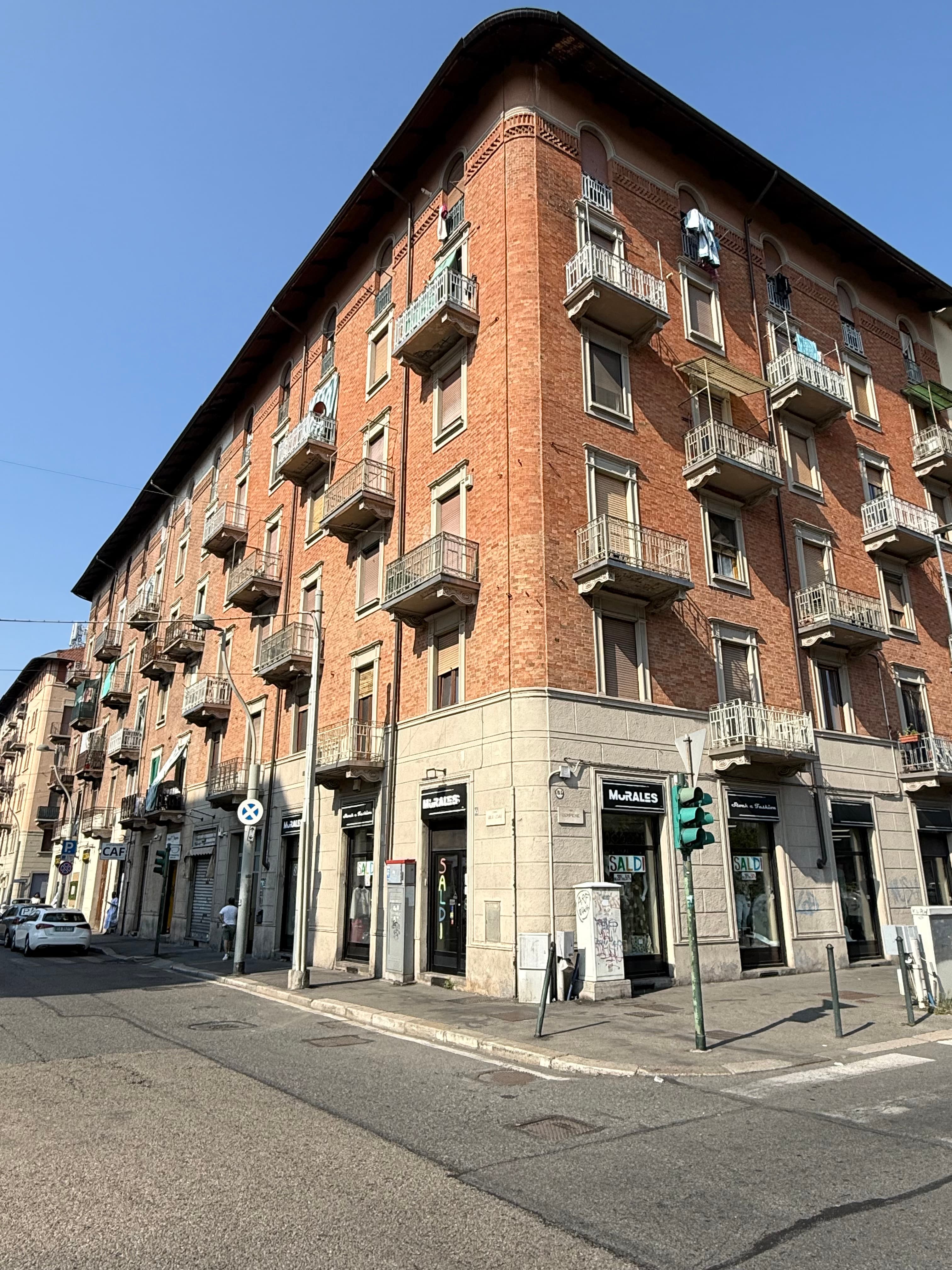 BILOCALE RISTRUTTURATO PIANO ALTO, CANTINA E MAGAZZINO